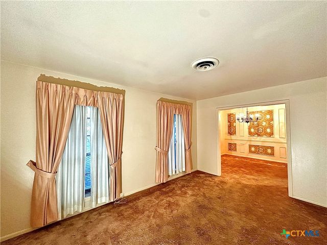 203 Hampshire Street, Victoria, TX 77904