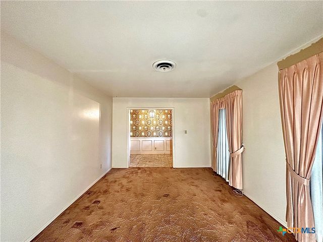203 Hampshire Street, Victoria, TX 77904