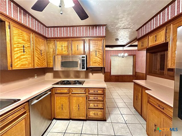 203 Hampshire Street, Victoria, TX 77904