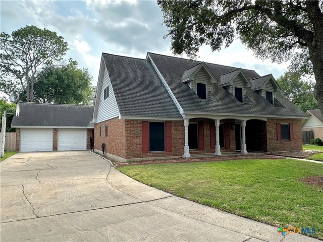 203 Hampshire Street, Victoria, TX 77904