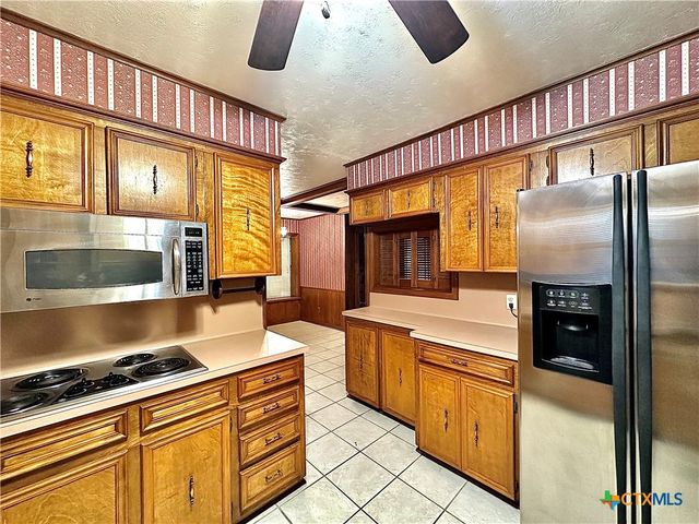 203 Hampshire Street, Victoria, TX 77904