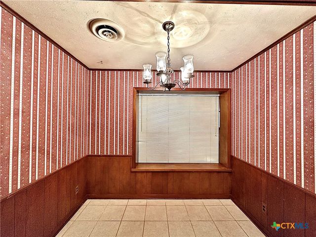 203 Hampshire Street, Victoria, TX 77904