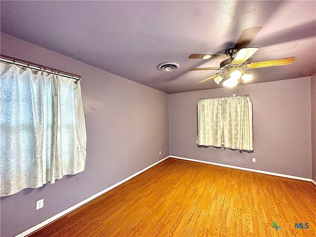 203 Hampshire Street, Victoria, TX 77904
