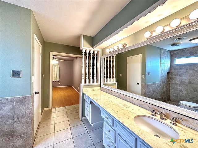 203 Hampshire Street, Victoria, TX 77904