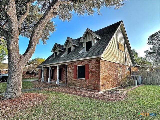 203 Hampshire Street, Victoria, TX 77904