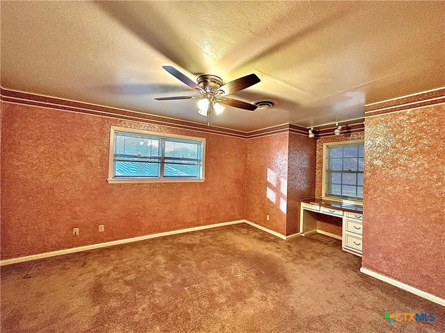 203 Hampshire Street, Victoria, TX 77904