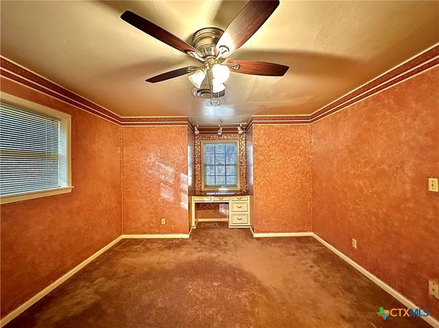 203 Hampshire Street, Victoria, TX 77904