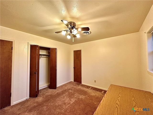 203 Hampshire Street, Victoria, TX 77904