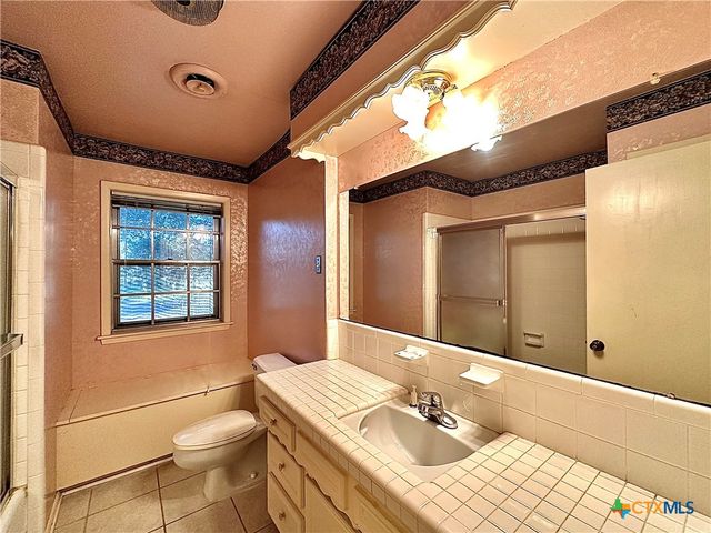 203 Hampshire Street, Victoria, TX 77904