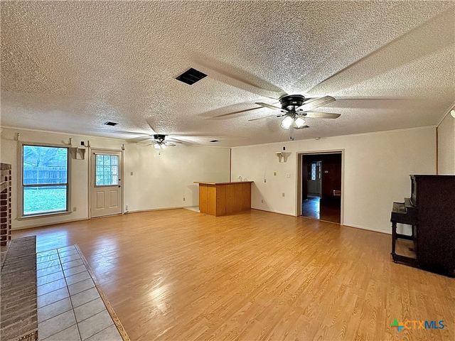 203 Hampshire Street, Victoria, TX 77904