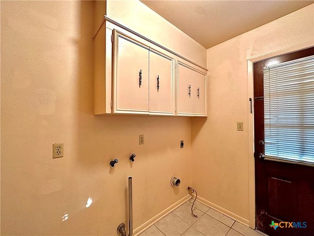 203 Hampshire Street, Victoria, TX 77904