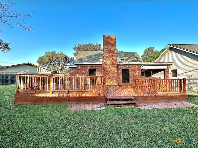 203 Hampshire Street, Victoria, TX 77904