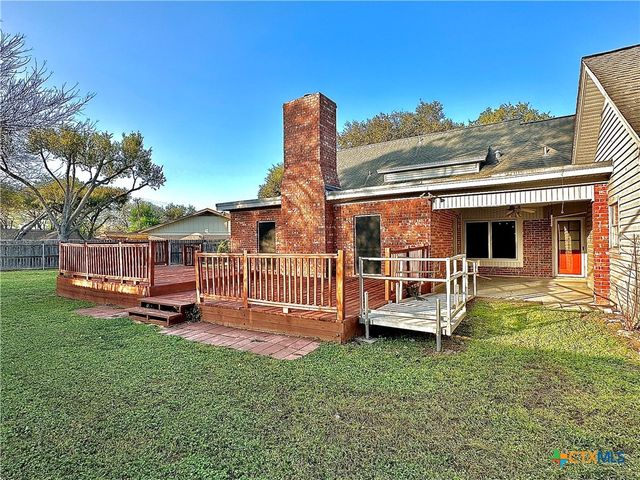 203 Hampshire Street, Victoria, TX 77904