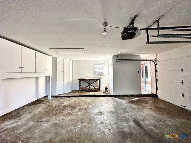 203 Hampshire Street, Victoria, TX 77904
