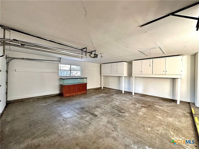 203 Hampshire Street, Victoria, TX 77904