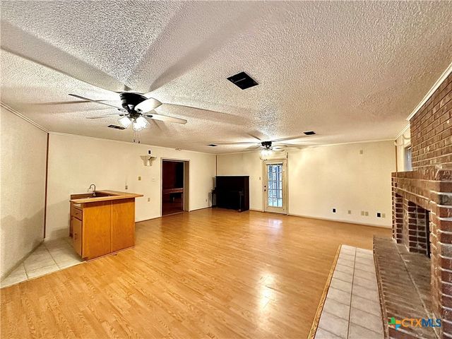 203 Hampshire Street, Victoria, TX 77904