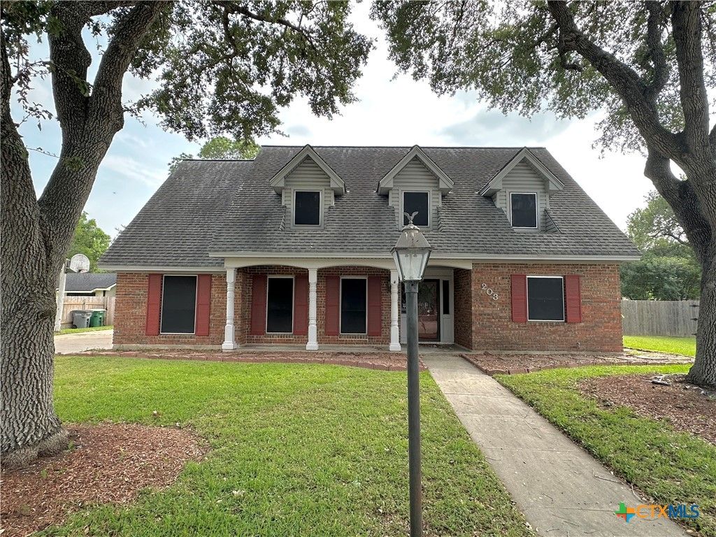 203 Hampshire Street, Victoria, TX 77904