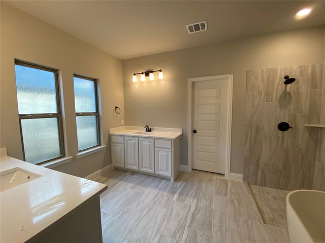 140 Kenilworth Lane, Greenville, TX 75401