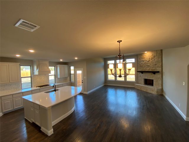 140 Kenilworth Lane, Greenville, TX 75401