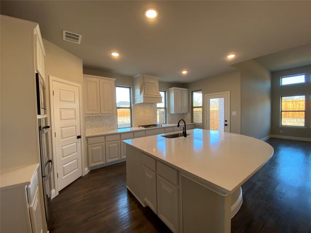 140 Kenilworth Lane, Greenville, TX 75401