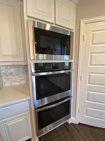 140 Kenilworth Lane, Greenville, TX 75401