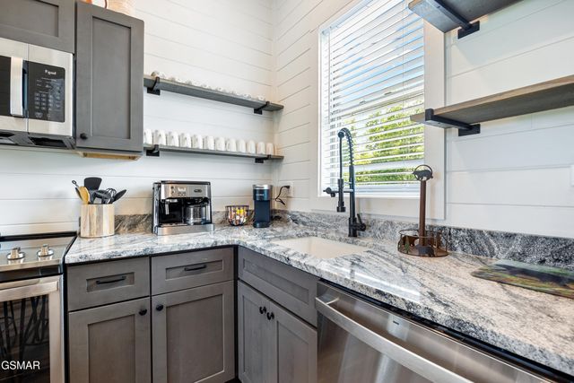 1337 Lake Haven Way, Sevierville, TN 37876