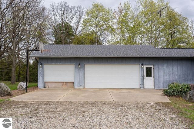 3290 E River, Mt Pleasant, MI 48858