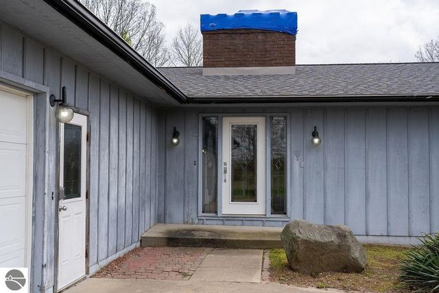 3290 E River, Mt Pleasant, MI 48858