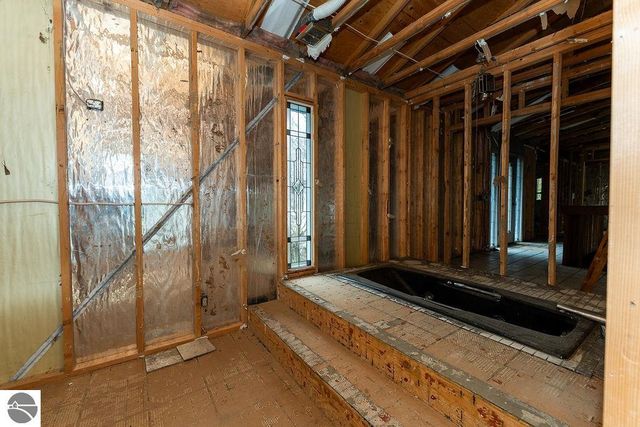 3290 E River, Mt Pleasant, MI 48858