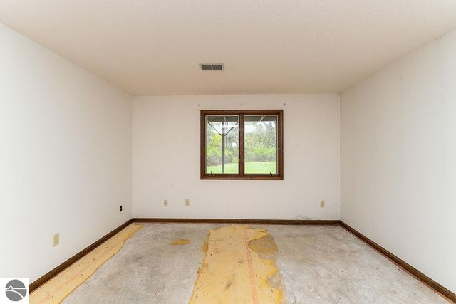 3290 E River, Mt Pleasant, MI 48858