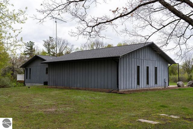 3290 E River, Mt Pleasant, MI 48858