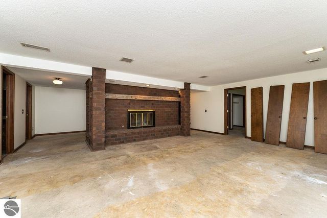 3290 E River, Mt Pleasant, MI 48858