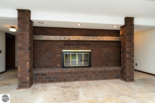 3290 E River, Mt Pleasant, MI 48858