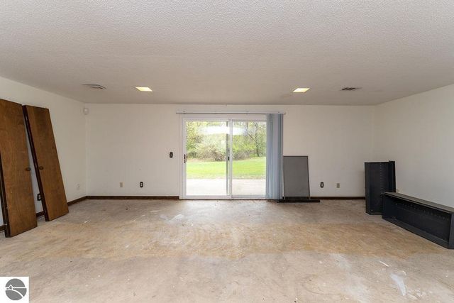 3290 E River, Mt Pleasant, MI 48858