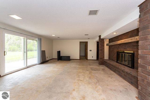 3290 E River, Mt Pleasant, MI 48858