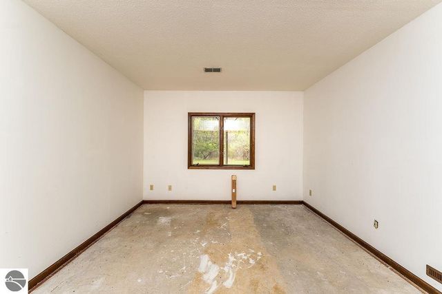3290 E River, Mt Pleasant, MI 48858