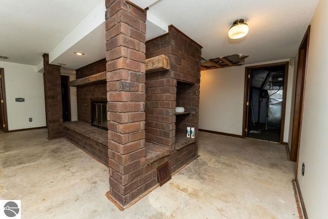3290 E River, Mt Pleasant, MI 48858