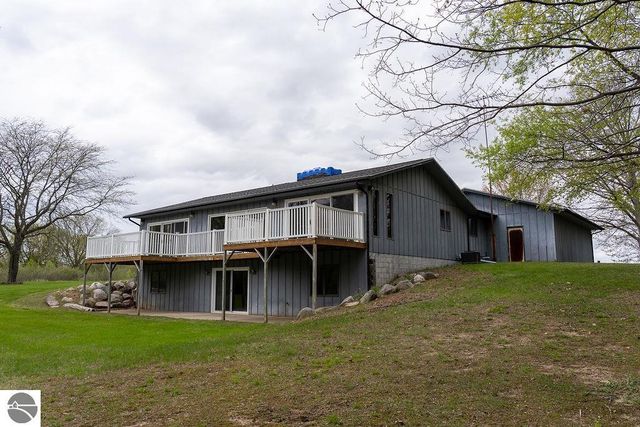 3290 E River, Mt Pleasant, MI 48858