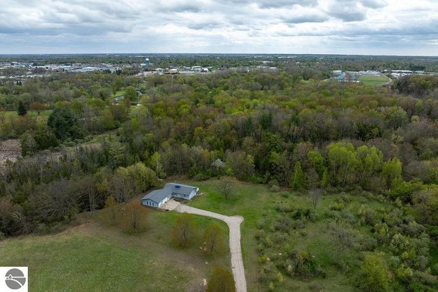 3290 E River, Mt Pleasant, MI 48858