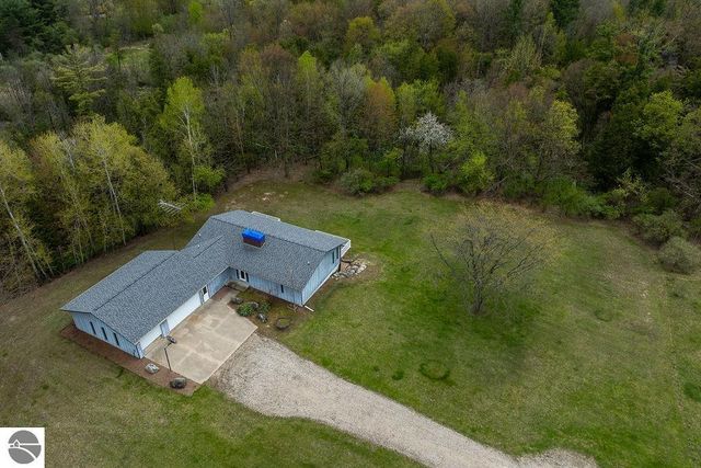3290 E River, Mt Pleasant, MI 48858