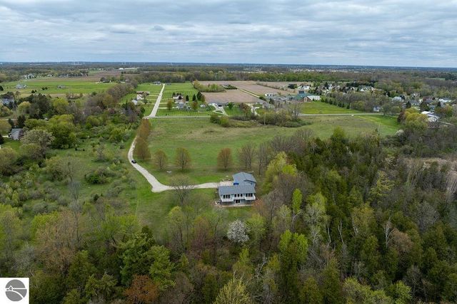 3290 E River, Mt Pleasant, MI 48858