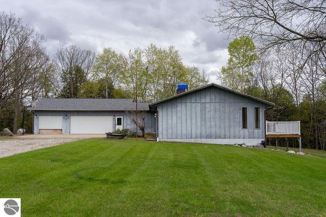 3290 E River, Mt Pleasant, MI 48858