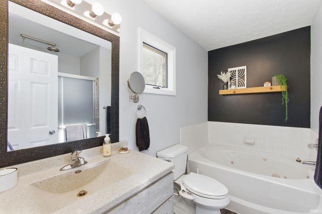 22722 Fair Oaks Court, Elkhart, IN 46514