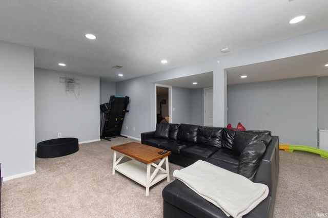 22722 Fair Oaks Court, Elkhart, IN 46514