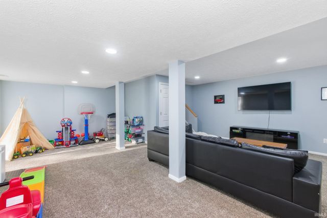 22722 Fair Oaks Court, Elkhart, IN 46514