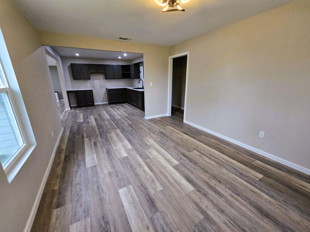 Image 3 of property listing at 2710 Bowie Street, San Angelo, TX 76903