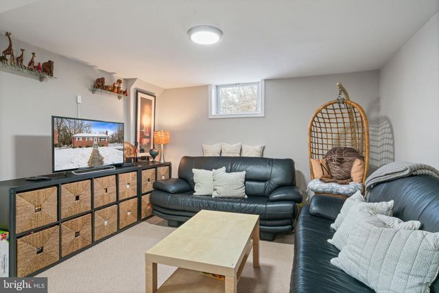 3903 WHISPERING LN, Falls Church, VA 22041