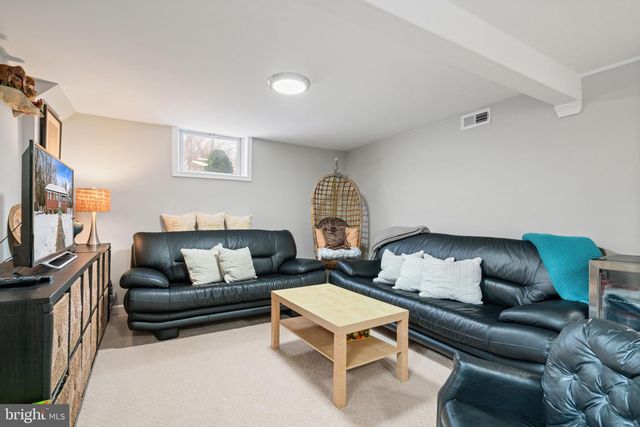 3903 WHISPERING LN, Falls Church, VA 22041