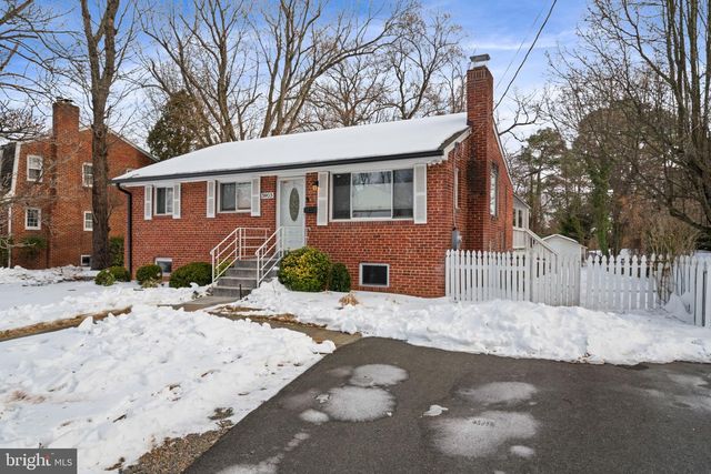 3903 WHISPERING LN, Falls Church, VA 22041