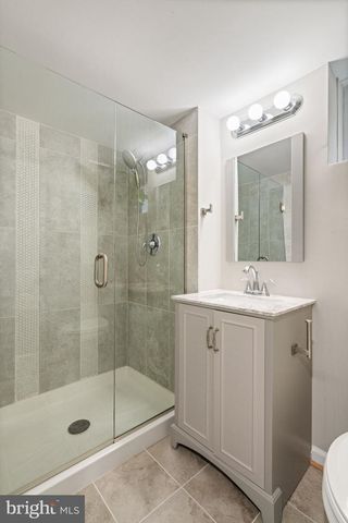 3903 WHISPERING LN, Falls Church, VA 22041